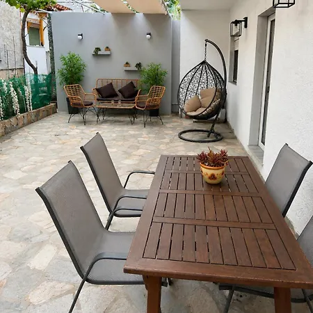 Eirini Apartman *