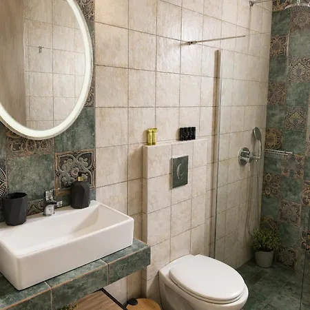 Eirini Apartman *
